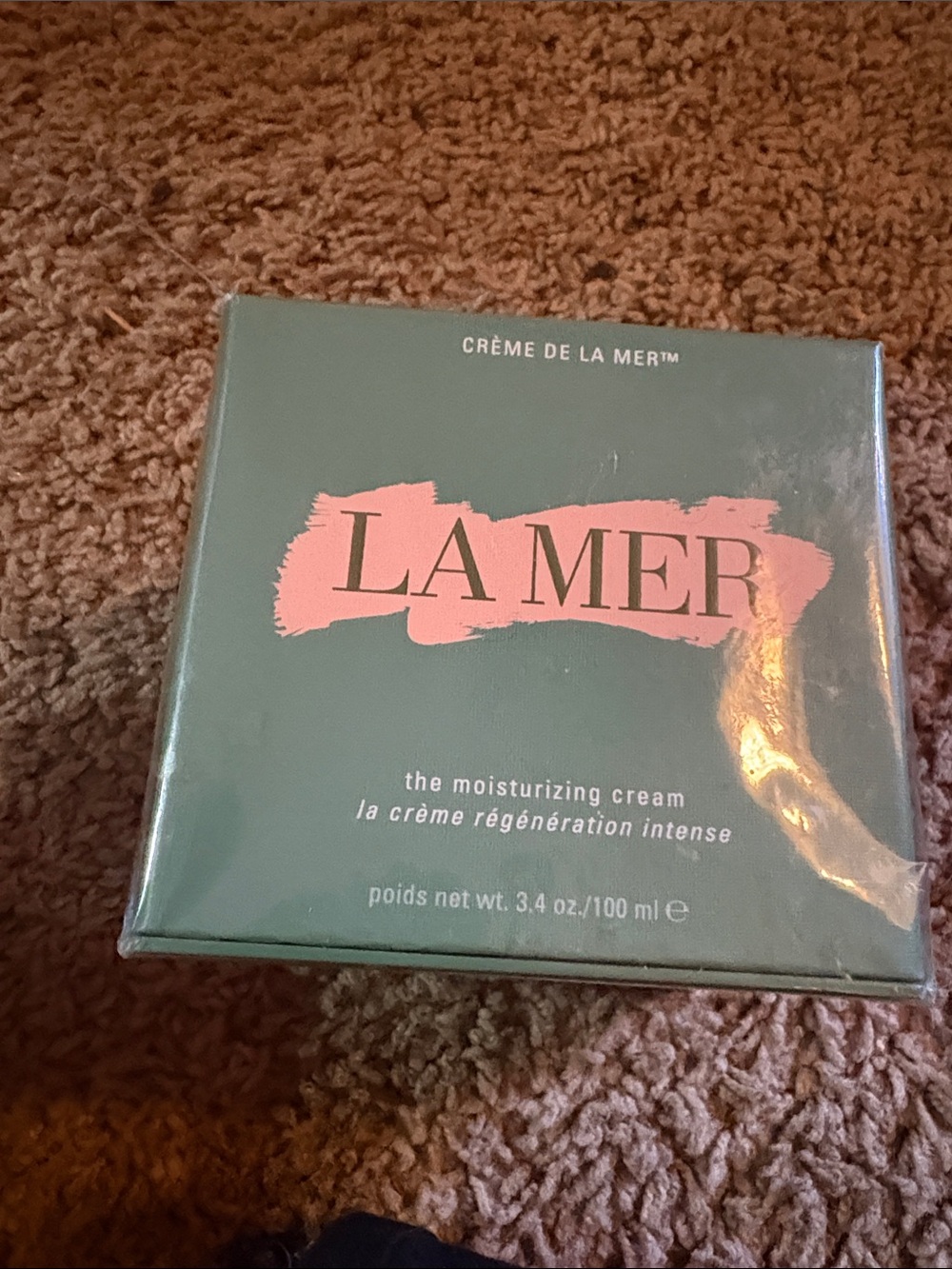 La Mer Moisturizing Cream in Green Box with Pink Logo